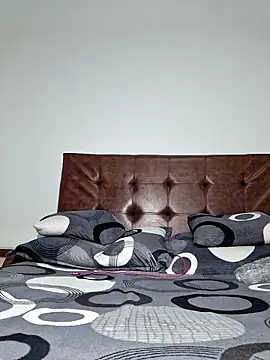 Fluturas2 online show from November 20, 10:33 pm