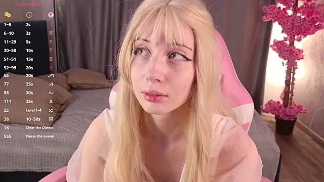 Snapshot of pinky_p1e chatting on October 2, 9:20 pm pinky p1e online show from October 2, 9:20 pm