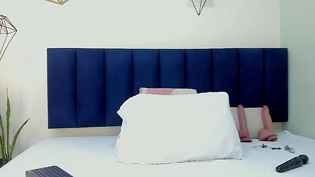 sophieturner mg online show from February 17, 7:46 pm