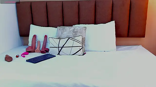 sophieturner mg online show from January 31, 7:34 pm