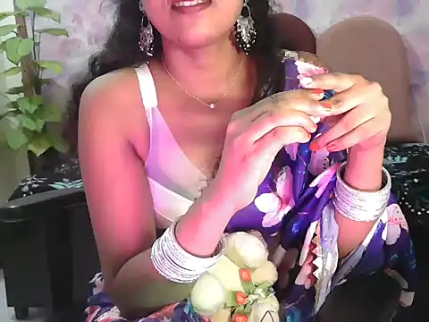 Snapshot of shaalu_sharma chatting on September 14, 3:10 pm shaalu sharma online show from September 14, 3:10 pm