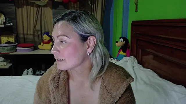  Charlize theron  online show from March 7, 11:45 pm