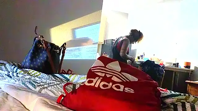 Snapshot of CinnaCakesss chatting on October 30, 6:42 pm CinnaCakesss online show from October 30, 6:42 pm