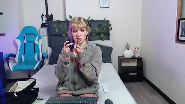 Amnesia  online show from October 5, 12:21 pm