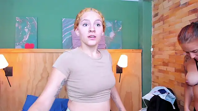 aliceandsia online show from December 5, 7:15 pm