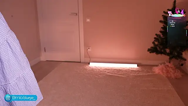 Miablueye online show from February 19, 4:39 pm