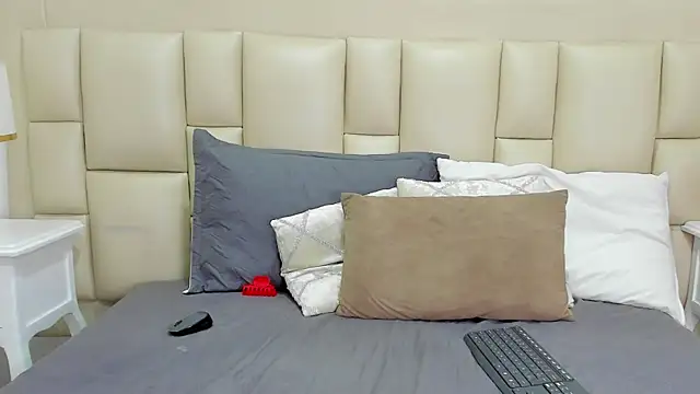 SkinnyGirl 28 online show from December 17, 7:29 pm