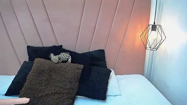 miss m1a online show from November 3, 6:12 pm