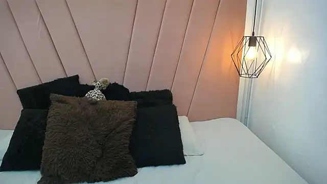 miss m1a online show from September 29, 1:00 am