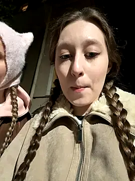 FroggyAnna online show from October 4, 4:33 pm