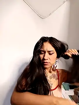 Liahdiaz  online show from January 17, 5:31 pm