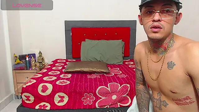 miawhithee online show from November 23, 6:38 am