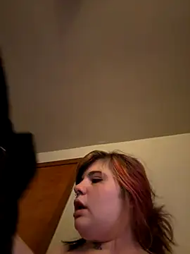 Snapshot of juicygoth chatting on October 27, 1:56 am juicygoth online show from October 27, 1:56 am