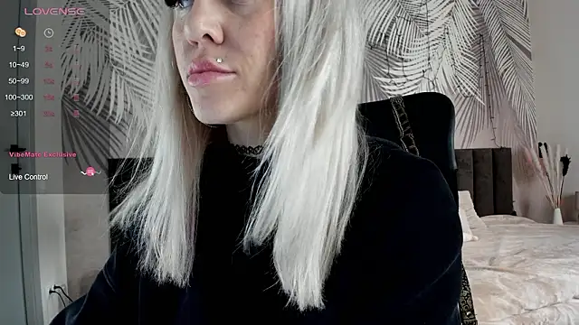 Kira Key online show from March 13, 8:48 am