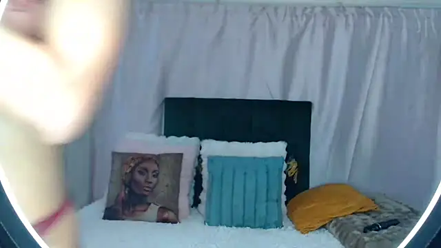 Snapshot of -cleowilliams- chatting on September 29, 11:04 am -cleowilliams- online show from September 29, 11:04 am