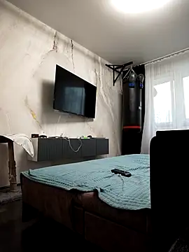 AlisaWyn online show from April 8, 9:00 am