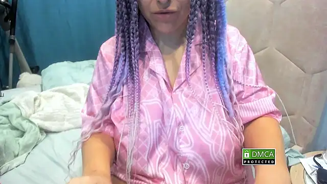 Snapshot of EmilyMali chatting on November 1, 9:13 am EmilyMali online show from November 1, 9:13 am