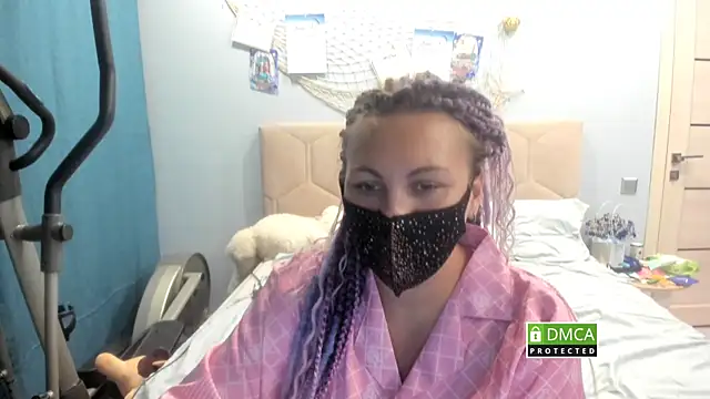 Snapshot of EmilyMali chatting on October 14, 6:21 pm EmilyMali online show from October 14, 6:21 pm