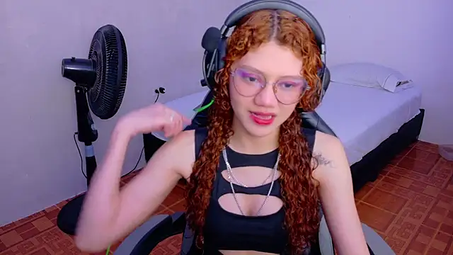 Snapshot of Birdie_0 chatting on September 9, 1:33 pm Birdie 0 online show from September 9, 1:33 pm