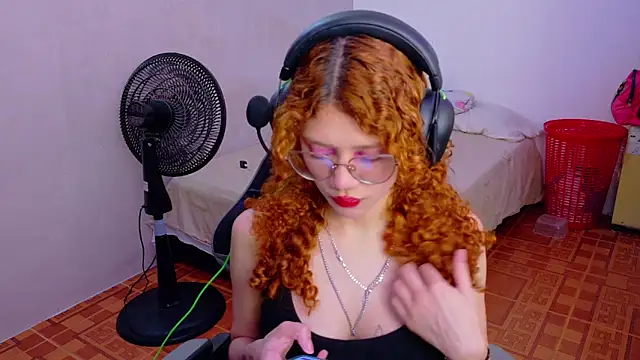 Snapshot of Birdie_0 chatting on September 16, 1:08 pm Birdie 0 online show from September 16, 1:08 pm