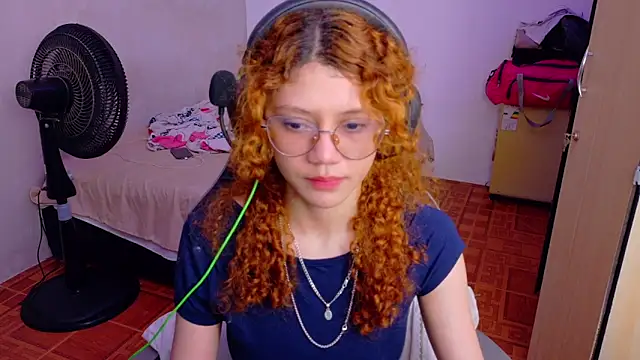 Snapshot of Birdie_0 chatting on October 2, 3:28 pm Birdie 0 online show from October 2, 3:28 pm