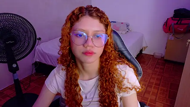 Snapshot of Birdie_0 chatting on October 29, 2:31 pm Birdie 0 online show from October 29, 2:31 pm