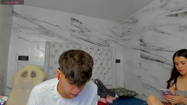 Ari and Storm online show from June 16, 2:18 pm