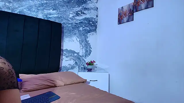 KimberlyLoren online show from November 4, 1:16 pm