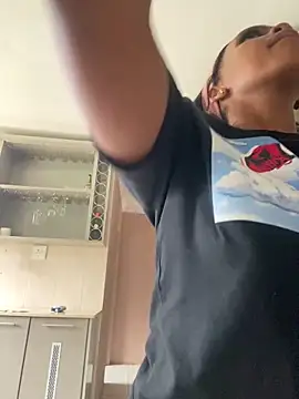 031bubbles online show from April 12, 11:57 am