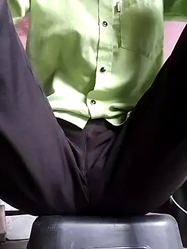 Snapshot of bhanu_11 chatting on October 6, 3:34 am bhanu 11 online show from October 6, 3:34 am