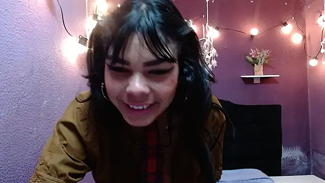 Snapshot of brenda_smile33 chatting on October 15, 1:25 pm brenda smile33 online show from October 15, 1:25 pm