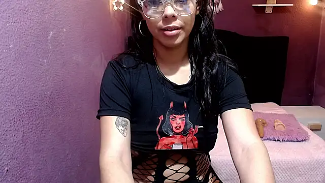 Snapshot of brenda_smile33 chatting on September 17, 1:53 pm brenda smile33 online show from September 17, 1:53 pm