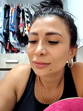 mia mancinii online show from April 24, 5:05 pm