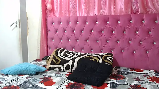 CuteDarkChoc online show from November 5, 11:43 pm