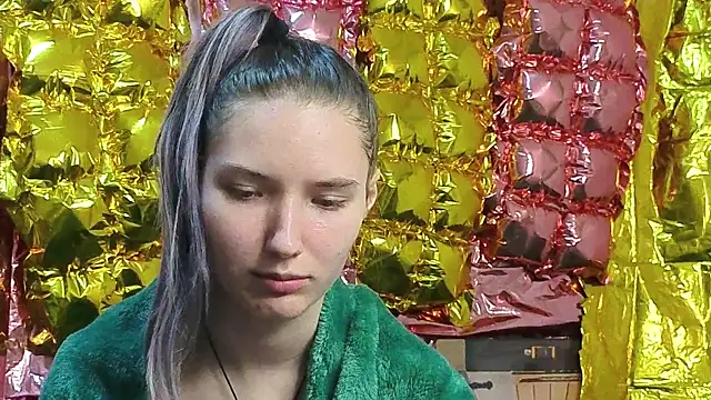  kikiclark   online show from April 13, 8:31 pm