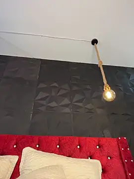 Juanita-Diaz online show from October 28, 8:25 pm