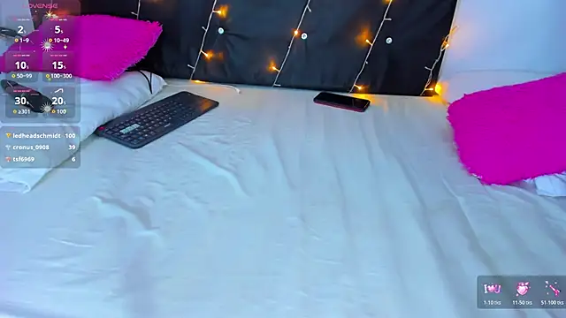 Danaa moore  online show from March 27, 2:35 am