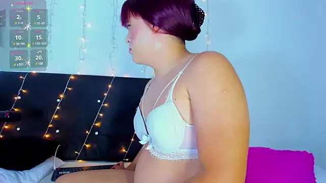 Danaa moore  online show from April 1, 11:35 pm