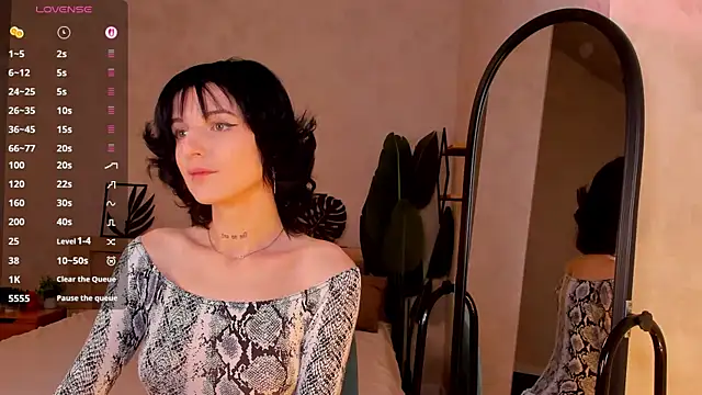 Lynn Martin online show from April 19, 12:43 am