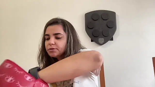 Snapshot of bruninhapt chatting on October 3, 7:13 am bruninhapt online show from October 3, 7:13 am