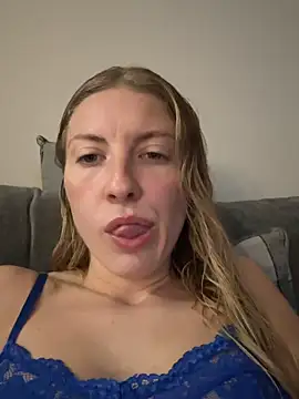 Snapshot of CheekyChelseaX chatting on October 23, 6:25 pm CheekyChelseaX online show from October 23, 6:25 pm