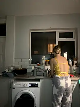 CheekyChelseaX online show from October 31, 8:02 pm