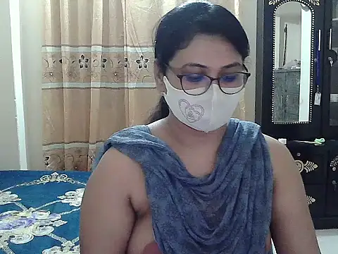Snapshot of Elena_cruz5 chatting on October 6, 5:29 pm Elena cruz5 online show from October 6, 5:29 pm
