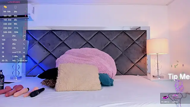 LuciaCollins  online show from November 15, 1:12 pm