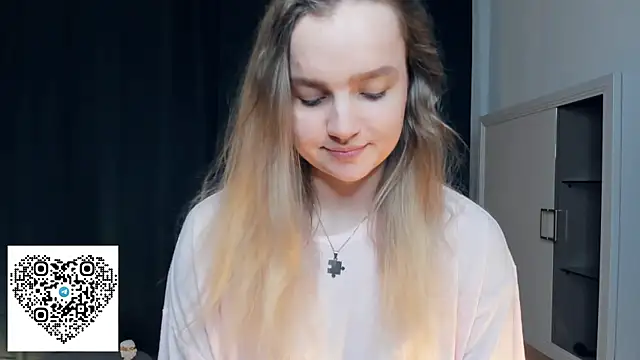 KerenFurguson online show from October 17, 7:28 pm