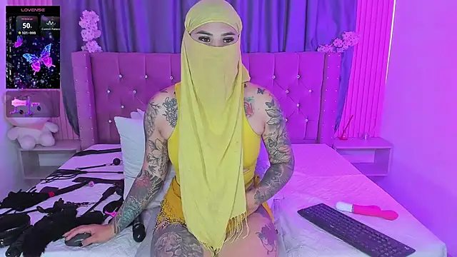 Nayla-Mouna online show from March 5, 8:04 pm