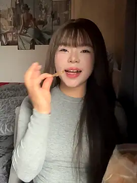 SarahBeii online show from December 4, 3:42 am