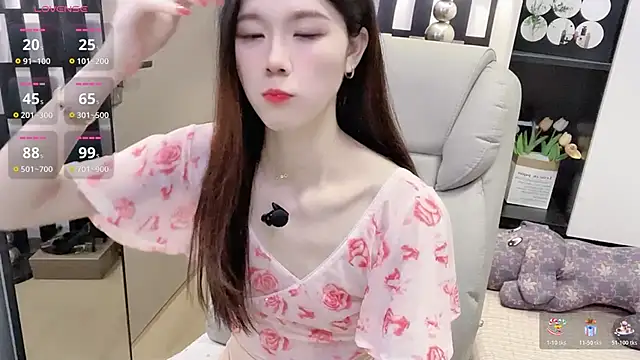 Yueyue-MM online show from December 4, 9:55 am