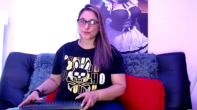 LAHILA COOPERR online show from December 3, 1:13 pm