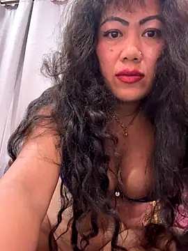 Lindarossyta online show from November 1, 7:40 pm